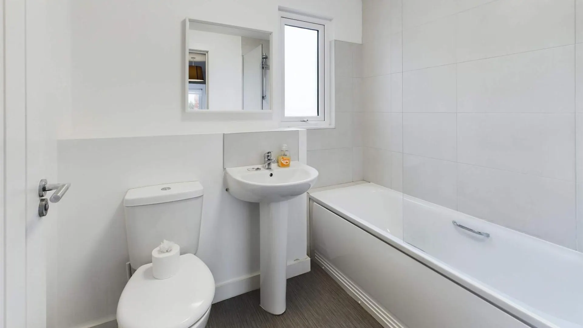 Free Parking Cozy 2 Bedroom Apartment In Belfast