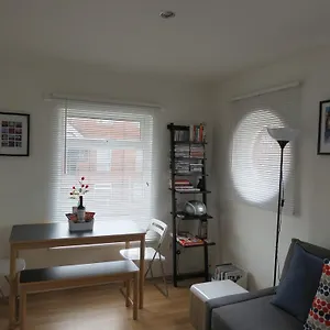  Apartment Fantastic Location - Parking - Business Or Leisure